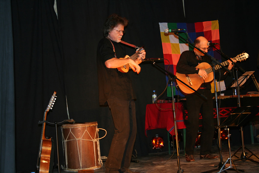 Le groupe Kinua en concert lors de la septime dition d'Histoires d'Amriques latines à la CachardeSaint-Pray (07) le 09 fvrier 2008 